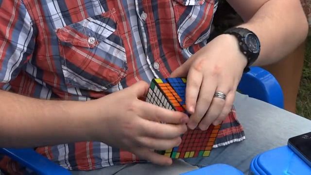 Моментальная сборка громадного кубика Рубика 9x9 (13.07.13) смотреть онлайн