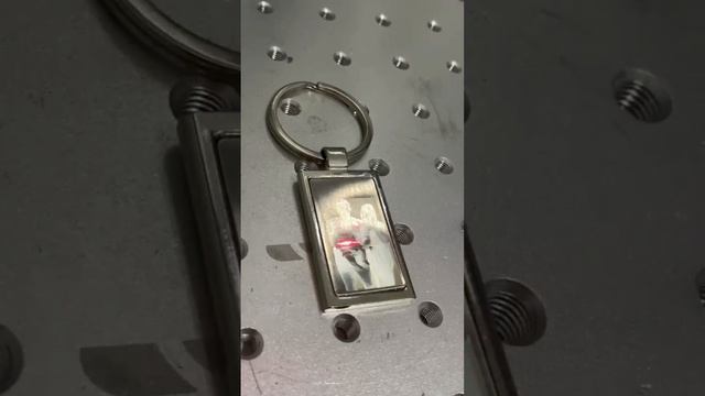 Chaveiros inox timbrado com fotos - Gravação a laser #laser #chaveiros #brindescorporativos смотреть онлайн