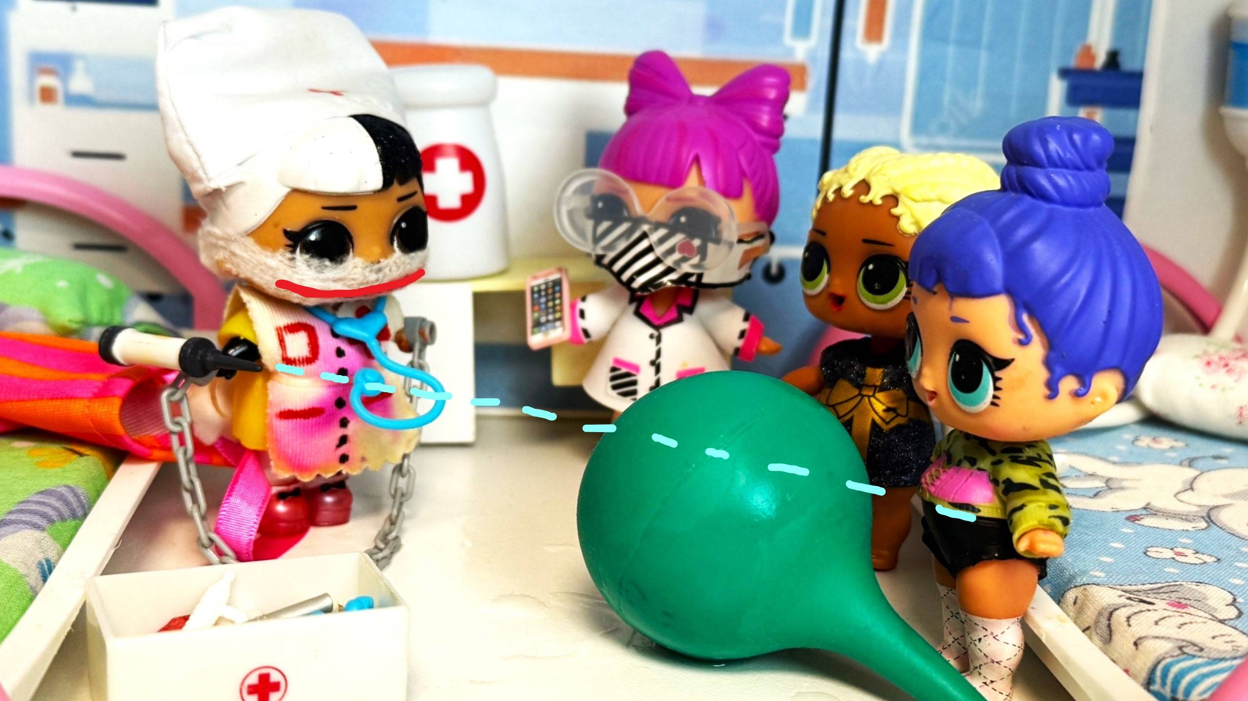 МУЛЬТИК КУКЛЫ ЛОЛ! СУМАСШЕДШИЙ ДОКТОР💉💉💉 любит прививки и уколы🤪😱 ДАРИНЕЛКА смотреть онлайн