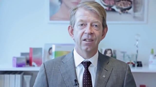 Орифлэйм и Принцесса Швеции Мадлен проводят акцию «Спасибо» смотреть онлайн