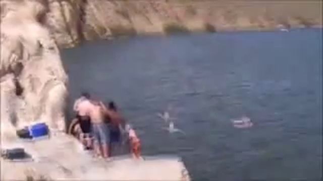 Самые не удачный прыжки в воду #1 смотреть онлайн