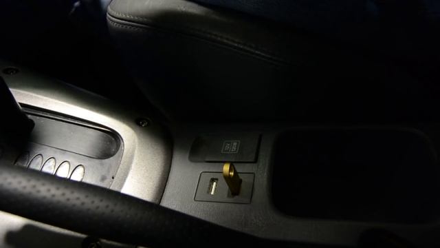 Установка планшета в Toyota RAV4 смотреть онлайн
