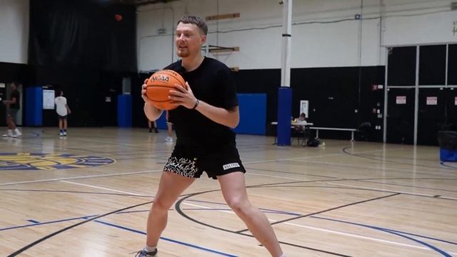 Pro SECRETS to Unlocking SHIFTY Ball Handling in Basketball 🏀 смотреть онлайн