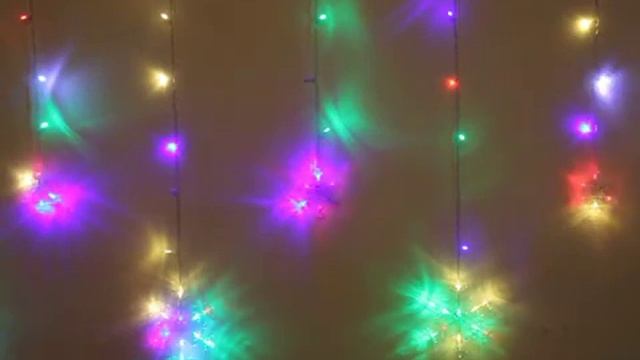 Светодиодная бахрома Снежинки 2.5*0.9 м, 130 разноцветных LED, мерцание, коннектор, IP20 183-133 смотреть онлайн