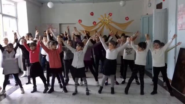 Флешмоб "Голоса Крыма" ко Дню народного единства. Лиственский СДК, Нижнегорский район. смотреть онлайн