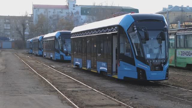 В Саратов доставлены пять новых трамваев "Львёнок" смотреть онлайн
