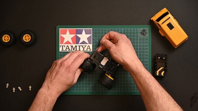 Tamiya Mini 4WD Lunch Box | Unboxing + Assembling смотреть онлайн