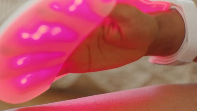 Omnilux Contour Glove | Treat your hands! смотреть онлайн