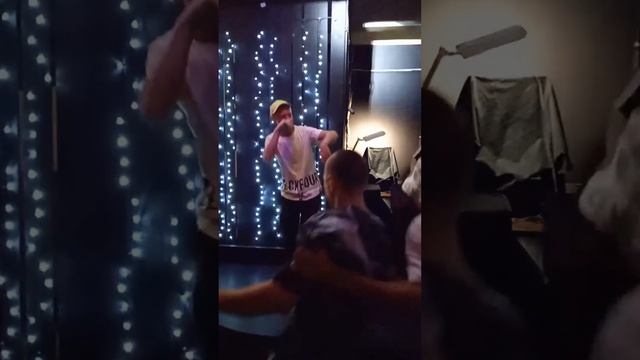 На этаже(Live) где-то в Ростове-на-Дону... смотреть онлайн