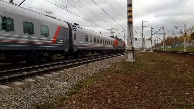 ЭП20 - 024 с пассажирским составом у станции "Вешняки." смотреть онлайн