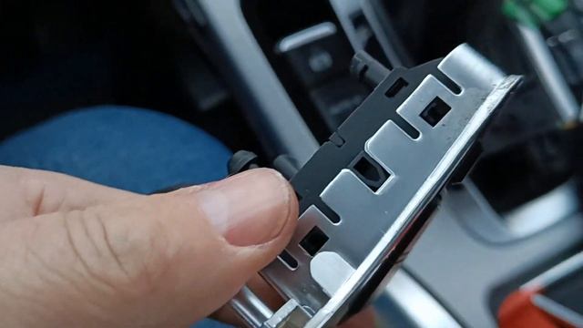 Замена кнопок мультимедиа на Джили Атлас