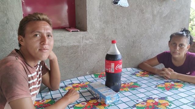 MIRA COMO CHUCHA SECA SE ENOJA AL VER LO QUE EKA LE LLEVA A CLAUDIA y la llama interesada 🥺 смотреть онлайн