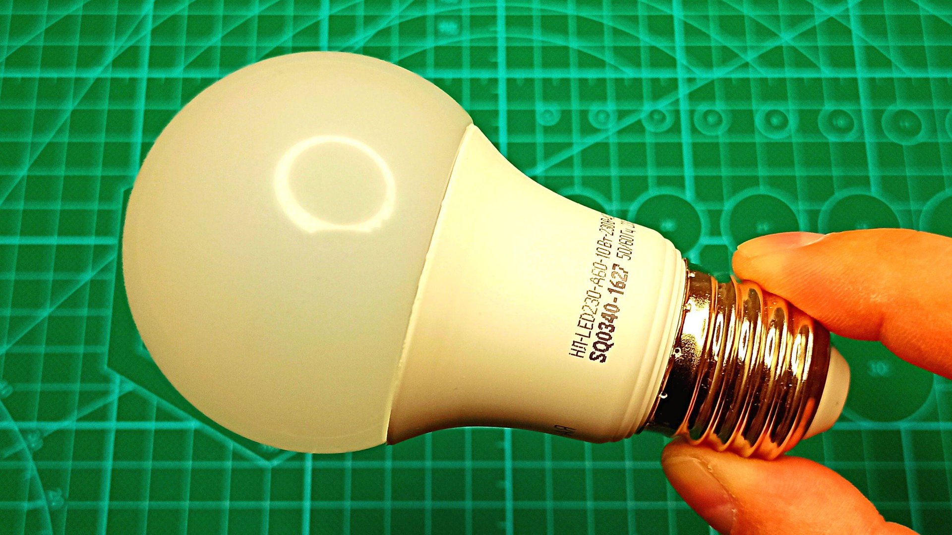 Не выбрасывай старую лампочку, а сделай эту самоделку смотреть онлайн