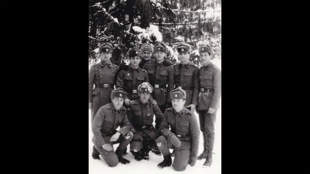 FRUNZULITA MUSETEL, Un Cantec Pe Care  L-am Cantat In Armata. Foto Din  Colectia Personala  Anii 80