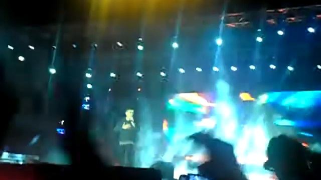 Amr Diab - Khalena Lwahdena Emirates Heights Concert 16/10/2013 смотреть онлайн