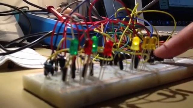 Arduino sync leds with "tempo" and mode selector смотреть онлайн