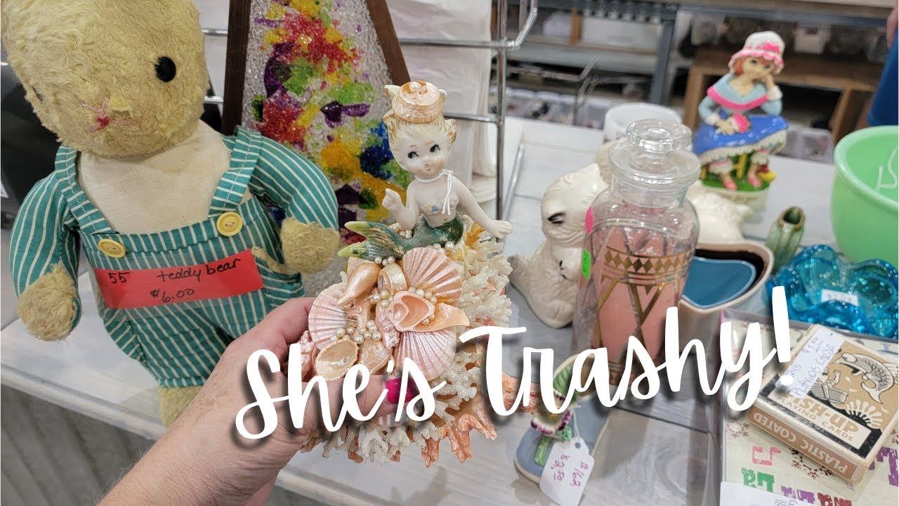 She's Trashy, I LOVE Her! | Flea Market Shopping For Vintage & Antiques смотреть онлайн