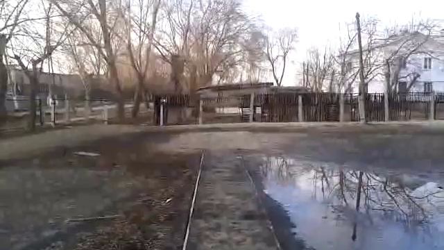 Купается в луже - спор есть спор смотреть онлайн