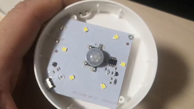 Обзор светодиодного ночника с датчиком движения, перезаряжаемый по USB смотреть онлайн