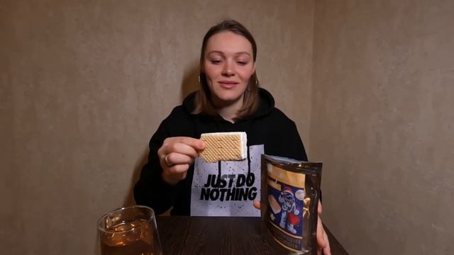 💥Распаковка Космо мороженого | Засушенный брикет🚀 смотреть онлайн