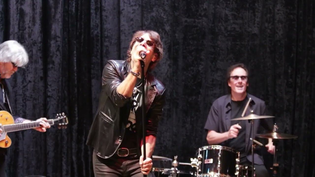 EARTH QUAKE - "THE WAY YOU DO IT" смотреть онлайн