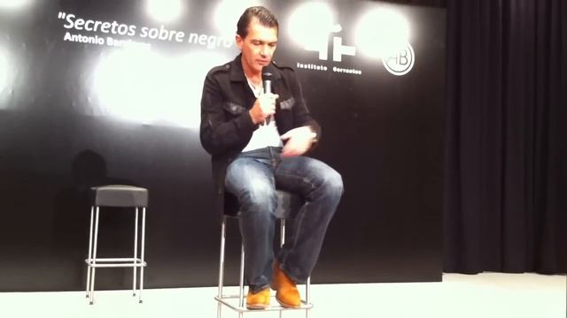 Antonio Banderas presenta su perfume The Secret смотреть онлайн