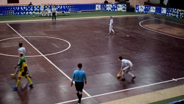 Квазар-2 - КДЮСШ-2 (2 тайм). Чемпіонат області з футзалу смотреть онлайн