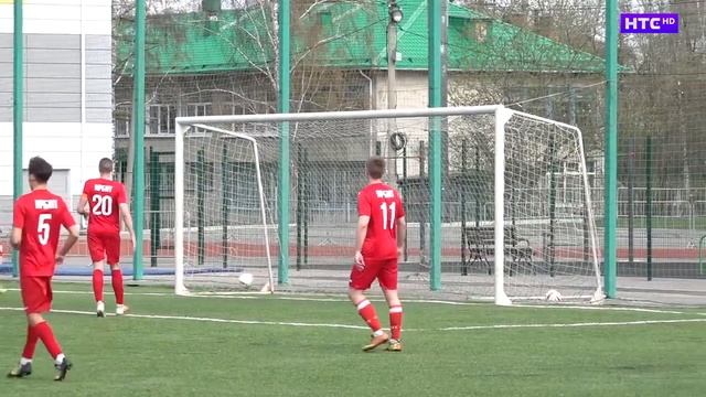 Первый матч в рамках чемпионата Свердловской области среди мужских команд второй группы по футболу смотреть онлайн