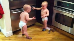 Разговор двух малышей.