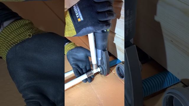 Прокладка водопровода из металлополимерной трубы Хенко. Shorts 47 смотреть онлайн