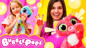 Кормим Bubble Pops Грейпфрутовую Кошечку и Малинового Единорожку малиновой кашей! Видео для девочек