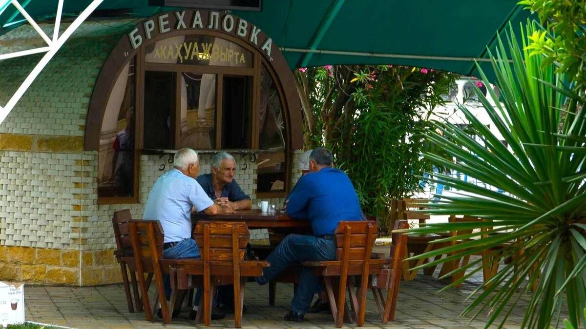Брехаловка. Здесь за чашкой кофе «снимают» и «назначают» президентов смотреть онлайн