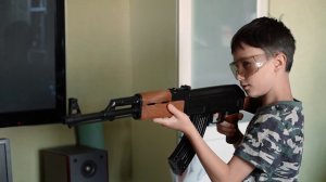 Хороший подарок для мальчишек - автомат калашникова Cyma cm 022