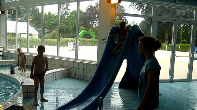 03.07.2016 - Toboggan à la piscine - Maëlle смотреть онлайн