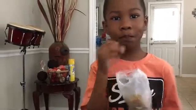 GiGi Trying Raisins - First Video смотреть онлайн