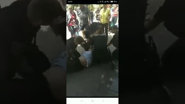 задержание на Сталеваров музыканта ( нецензурная лексика 18+) смотреть онлайн