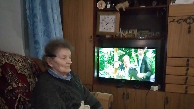 Баба Валя ответила хейтерам. смотреть онлайн