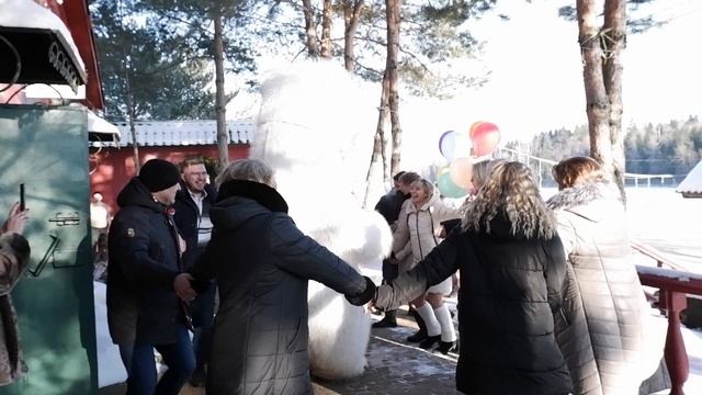 Женщина потеряла дар речи от увиденного! Поздравление белый мишка смотреть онлайн