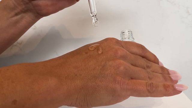 Essential Skin Hydration | Medik8 Hydr8 B5 смотреть онлайн