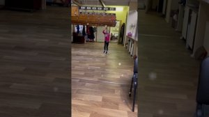 Пока я была в отпуске, Анжела ходила с детьми на работу.