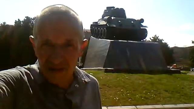 Кривой Рог Площадь Освобождения селфи с танком. смотреть онлайн