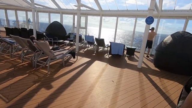 Royal Caribbean- Harmony of the Seas Vlog 5: Sea Day (food, bionic bar, king of the world and more) смотреть онлайн