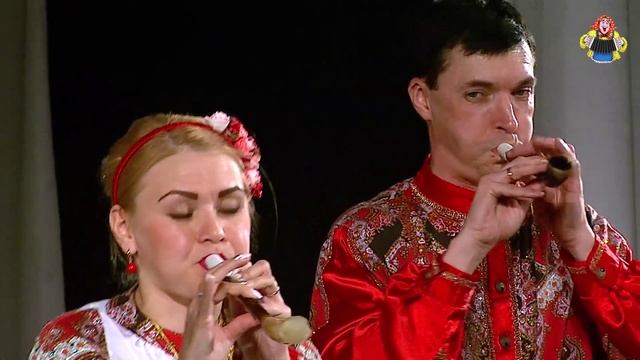 "ВОЛЖСКИЕ НАИГРЫШИ" Плясовая в исполнении ансамбля из города Самара "Калина" смотреть онлайн