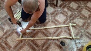 Мастерим белкам лесенку.