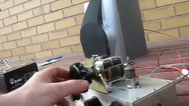 One valve regenerative receiver runs off 12 volts HT - Part 1 смотреть онлайн