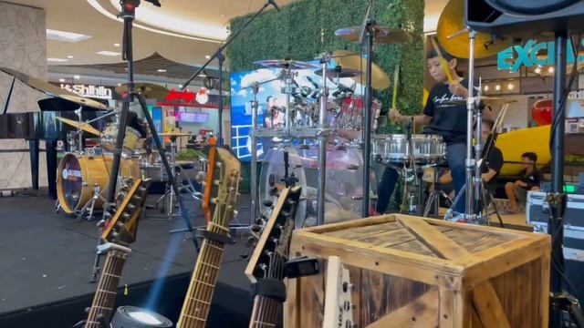 BALI RUDIMENT | DIAZ DRUM PERFORMANCE at TRANS STUDIO MALL BALI "THE REASON (HOOBASTANK)" смотреть онлайн