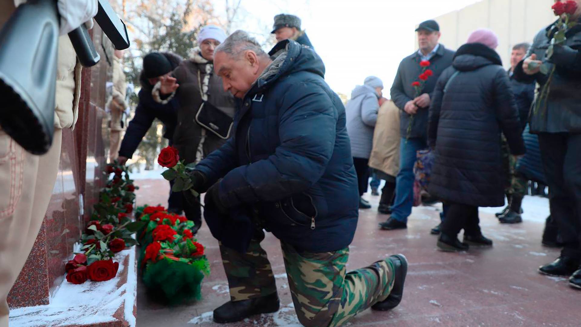 Омичи почтили память солдат-земляков, погибших на Северном Кавказе смотреть онлайн