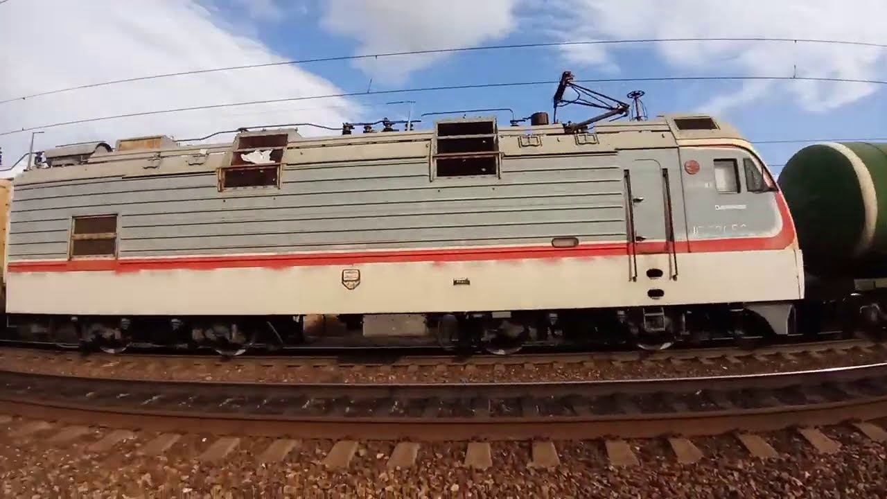 Последняя встреча. 3ЭС5К-066 "Ермак" и квартет 2ЭС5К-241/242 "Ермак" с грузовыми поездами и привето смотреть онлайн