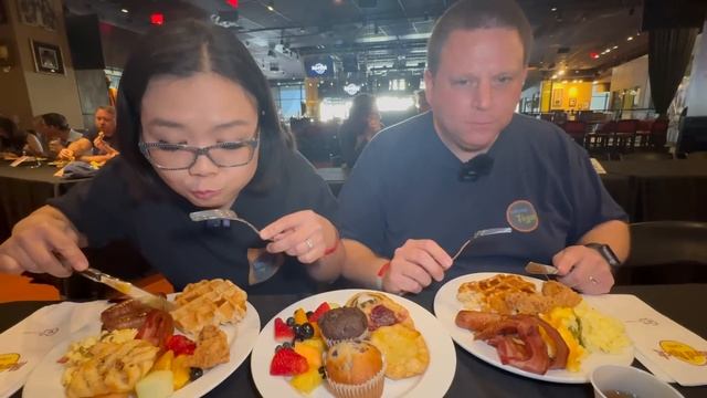 The Ultimate New Vegas Buffet Brunch Experience at Hard Rock Cafe смотреть онлайн
