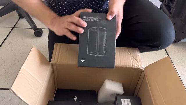 Unboxing baterías inteligentes DJI TB60 смотреть онлайн